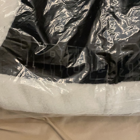 True Religion colorblock sherpawear. Brand new. - Picture 3 of 3